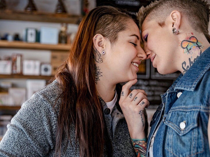 The Best Dating Apps For Lesbians, Queer, & Bi Women