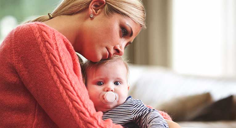 Postpartale Depression: Symptome, Behandlung und mehr