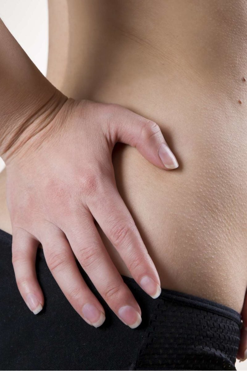 Dolor en la parte inferior derecha del abdomen: Causas y tratamiento