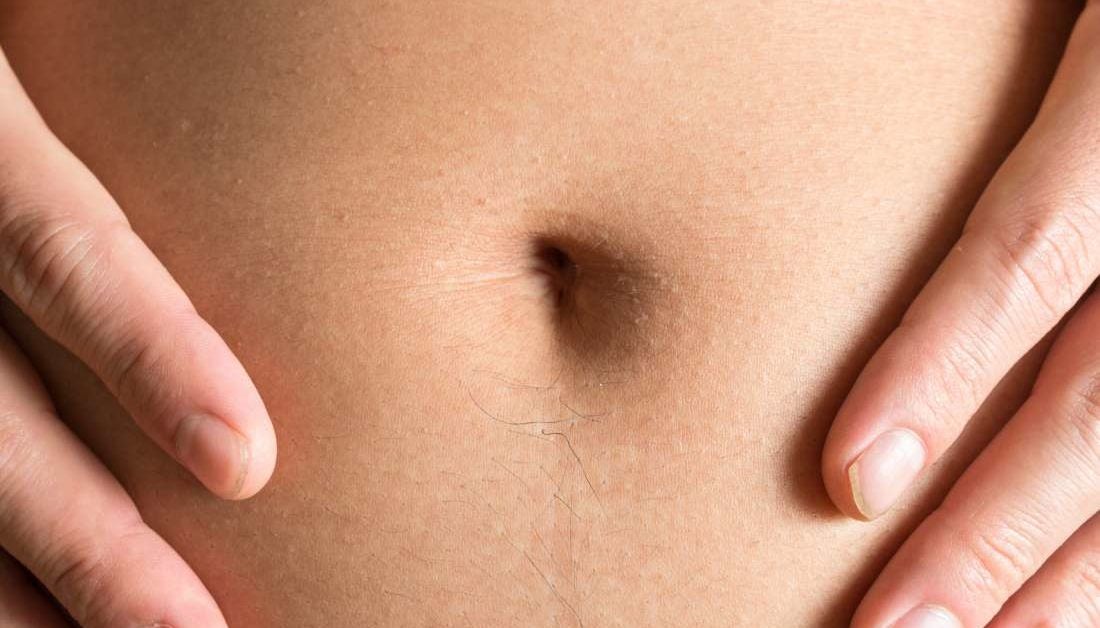 Why does my belly button smell? Causes and how to clean it