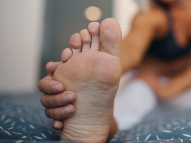 aching soles of feet causes