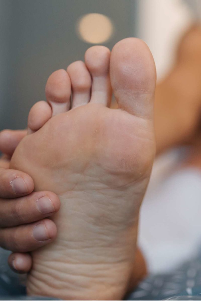 sole of right foot hurts