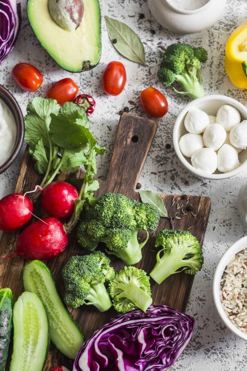 How do vegetarian and Mediterranean diets benefit heart health?
