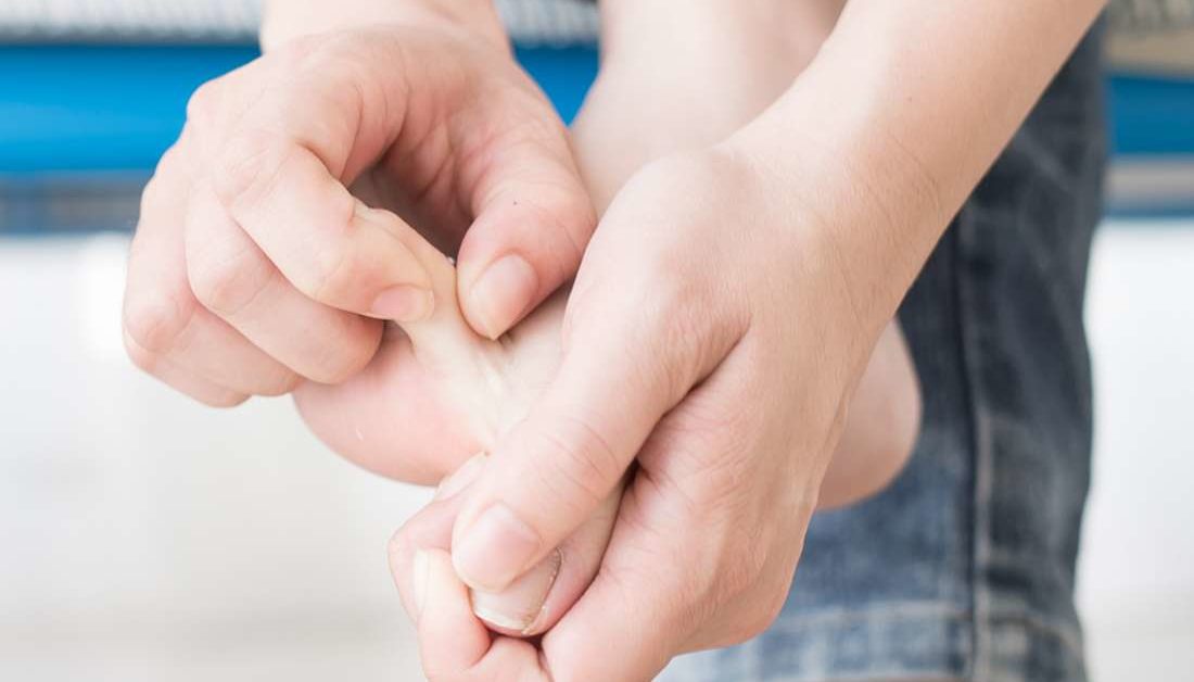 Skin peeling between toes: Causes and 