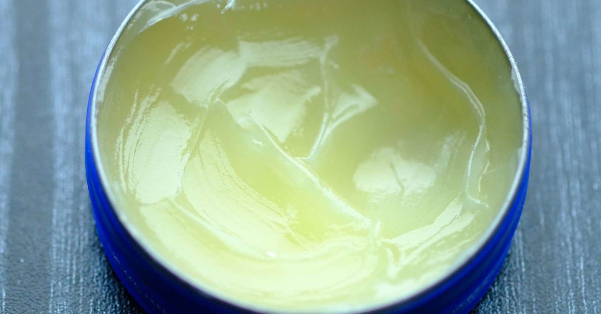 6 uses and benefits of petroleum jelly
