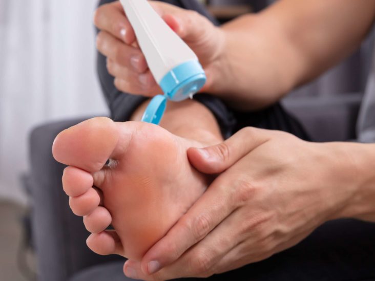 Itchy feet: 10 causes and how to get relief