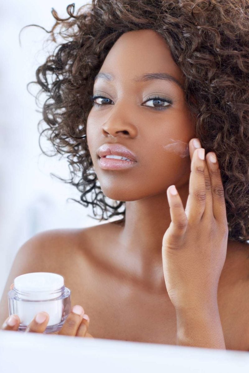 Dry skin on the face: Causes and 6 ways to treat it