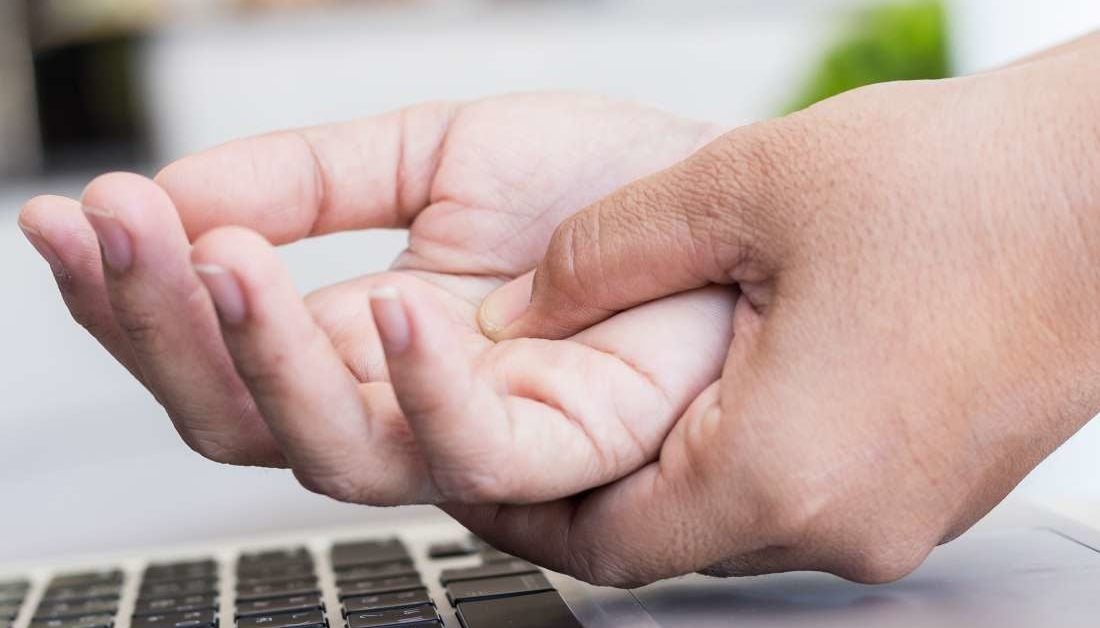 Pain In The Palm Of The Hand Causes Treatment And Seeing A Doctor