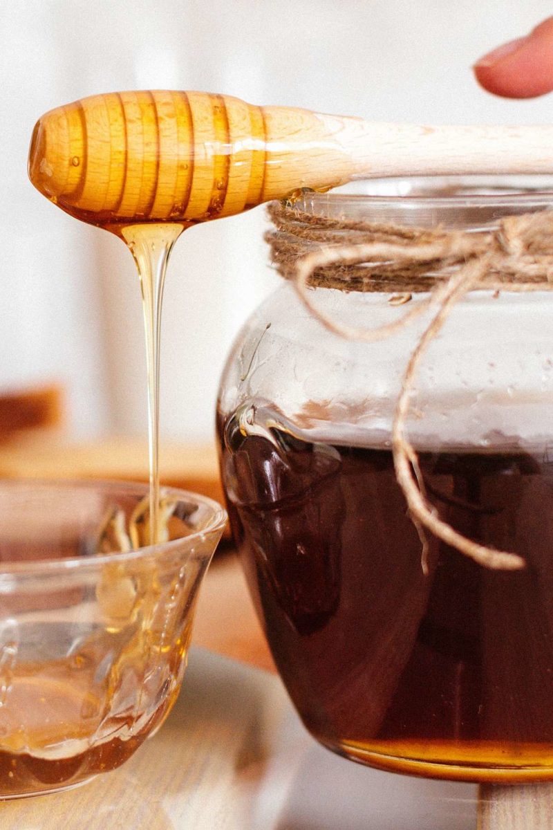 Honey: Health Benefits, Uses and Risks
