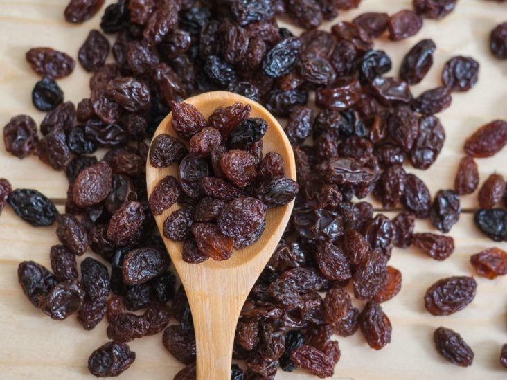 Are raisins good for you? Benefits and nutrition