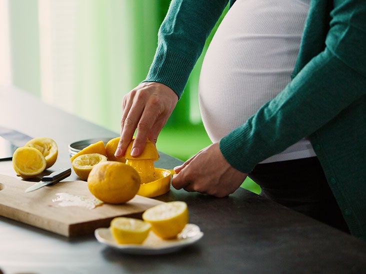 Is lemon good for pregnancy? Benefits and risks