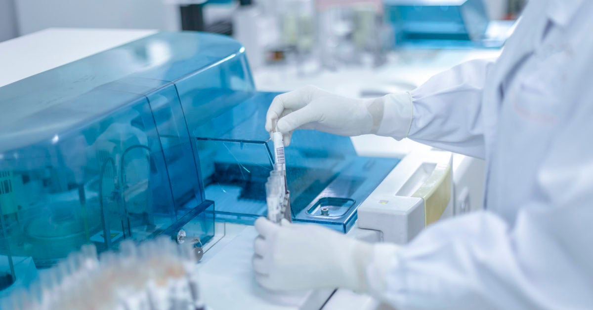 Antibody from SARS survivor's blood neutralizes new ...