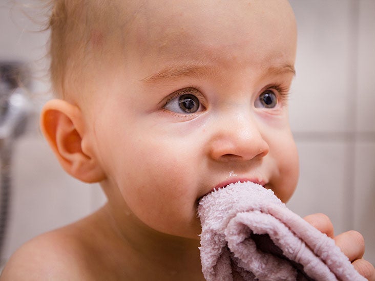 Baby forces himself deals to throw up