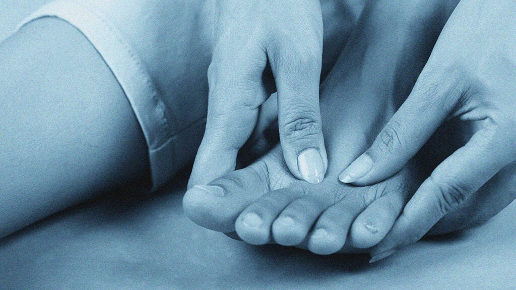 blue-toe-syndrome-causes-treatment-outlook-and-prevention