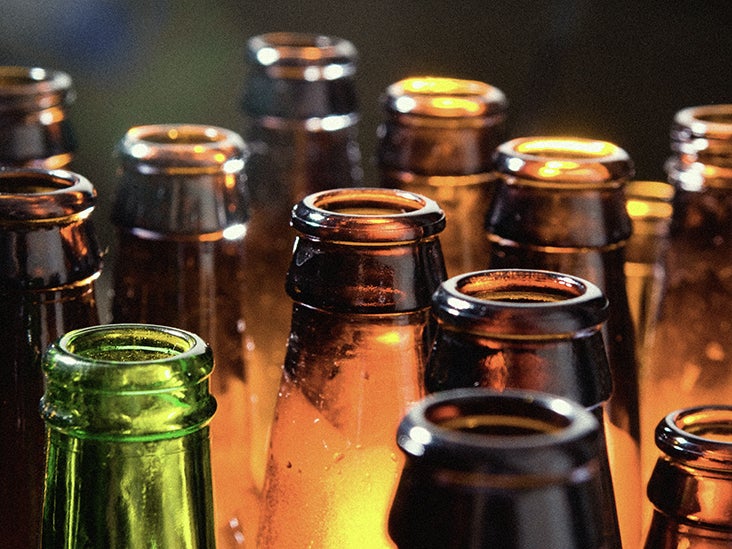 Popular beers' nutrient content: Carbs, alcohol, protein, and more
