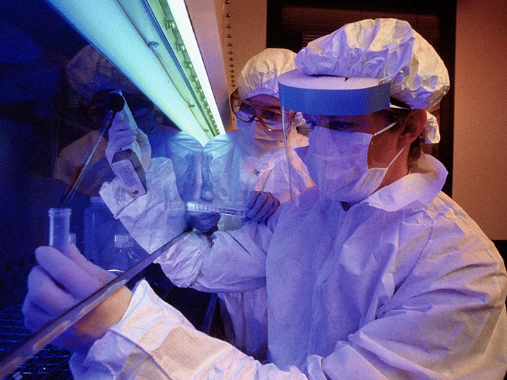 Rare individuals can 'block and lock' HIV in their chromosomes