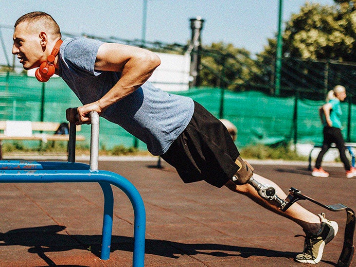 What 30 Days of Weighted Calisthenics Workouts Did to This Man's Body