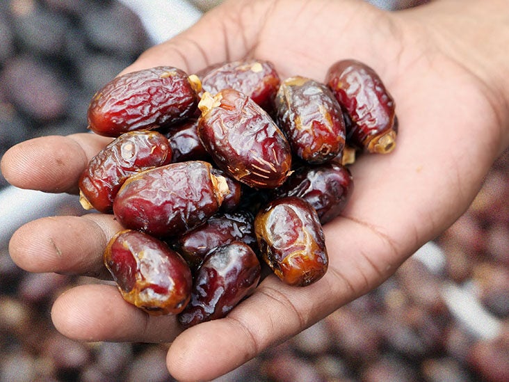 What are the benefits of dates for men?