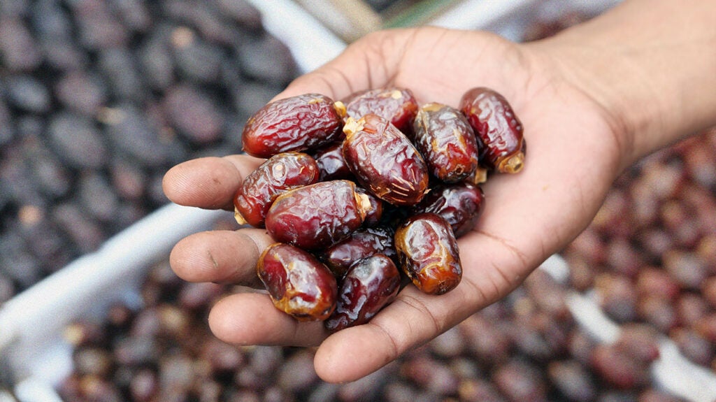 What are the benefits of dates for men?