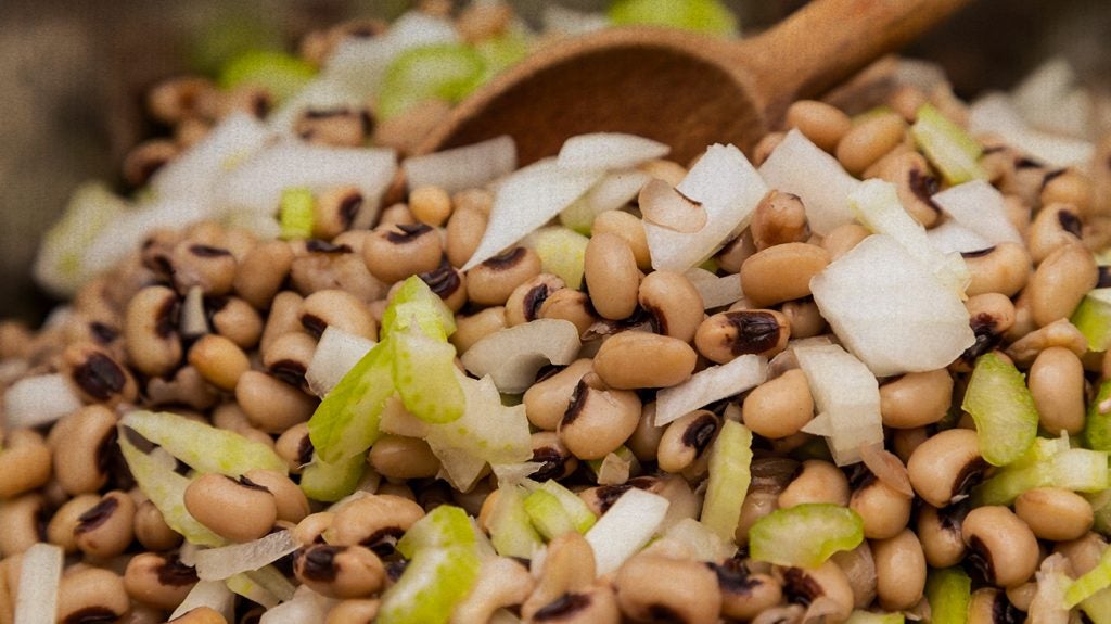 Black-Eyed Peas (Cowpeas): Nutrition Facts and Benefits