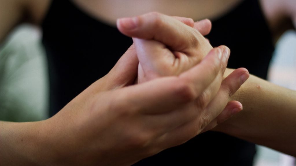 Cracking the knuckles and other joints Does it cause arthritis