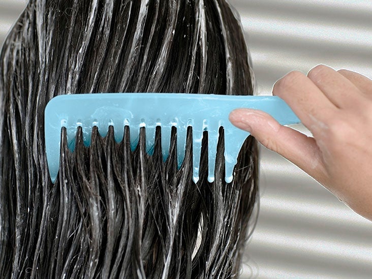Cowash vs. shampoo: Which is better for the hair