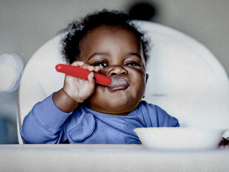 When can babies eat baby food? Tips to introduce solids