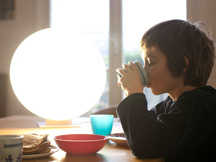 Philips Wake-Up Light Creates Artificial Morning Sunlight