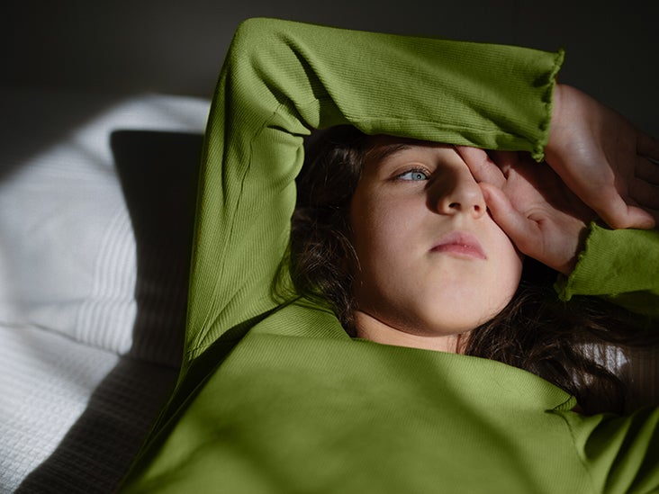 Itchy eyes at night Home remedies, causes, and avoiding triggers