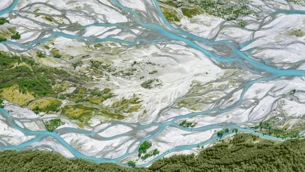 Une vue aérienne d'un système fluvial qui ressemble à des veines