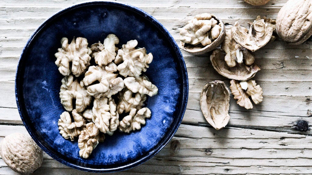 Walnut consumption improves health, reduces risk of heart disease