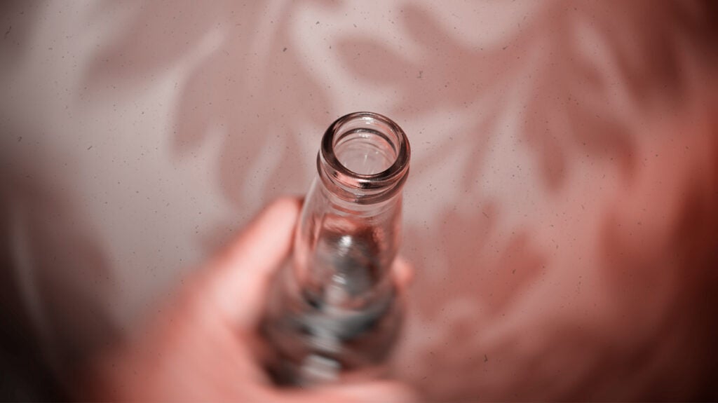 https://post.medicalnewstoday.com/wp-content/uploads/sites/3/2022/10/bottle-blur-Vertigo-alcohol-header-1024x575.jpg