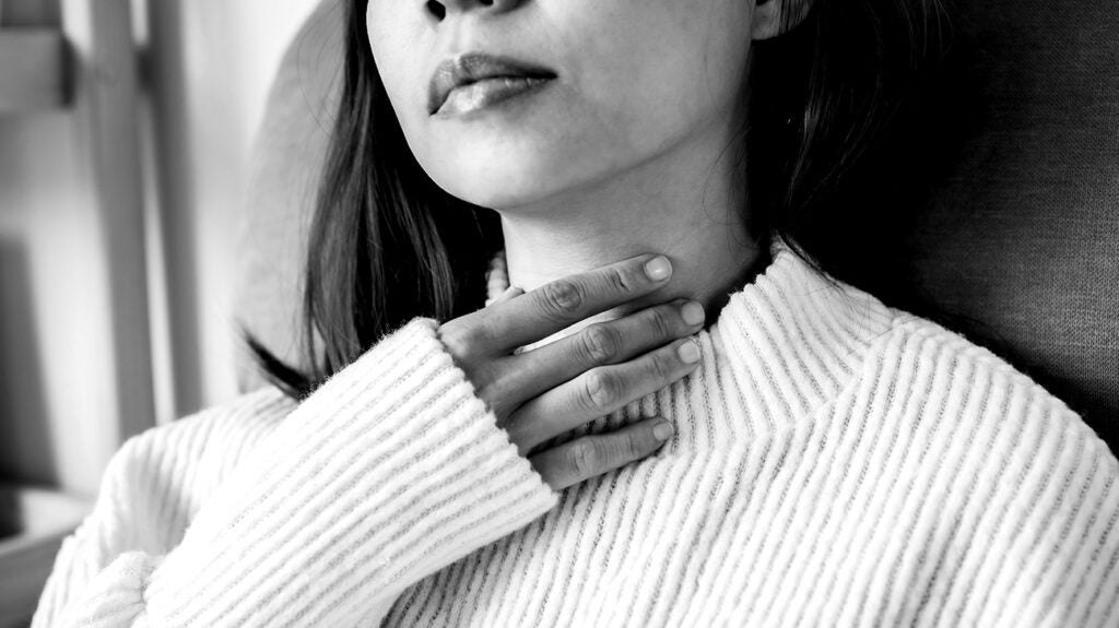 Causes of a lump in the throat after quitting smoking