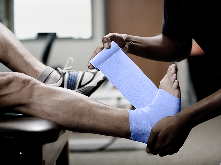 Busted Ankle? What's Better, a Cast or Brace? - Comprehensive Orthopaedics