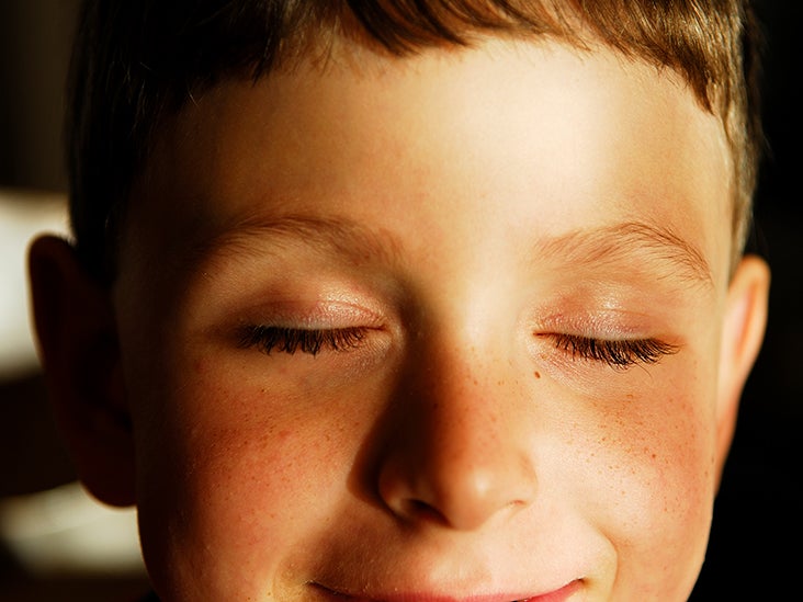 Blinking exercises for dry eyes How to do them and alternatives