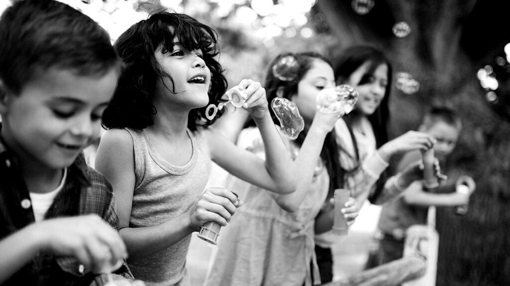 How do lice spread and how can people prevent them?