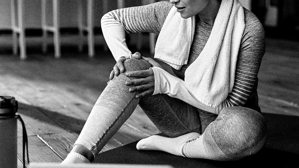 Can sciatica cause knee pain? Research, pain relief, and more