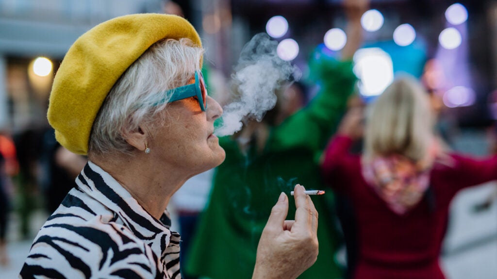 Smoking and osteoporosis: Is there a link? Research and more