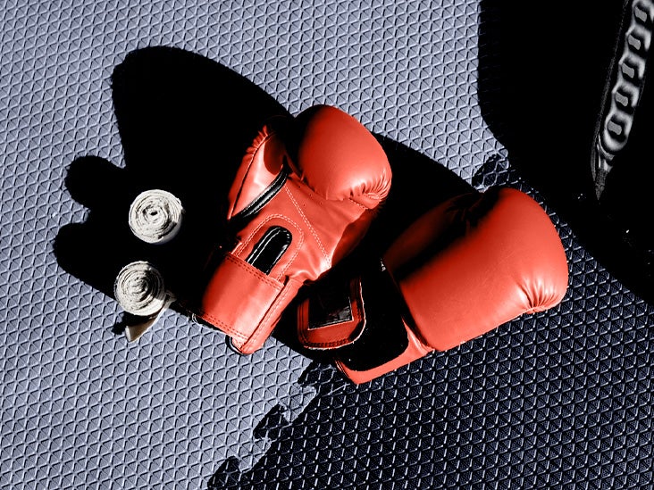 https://post.medicalnewstoday.com/wp-content/uploads/sites/3/2023/05/boxing-gloves-Parkinsons-Disease-732x549-thumbnail.jpg