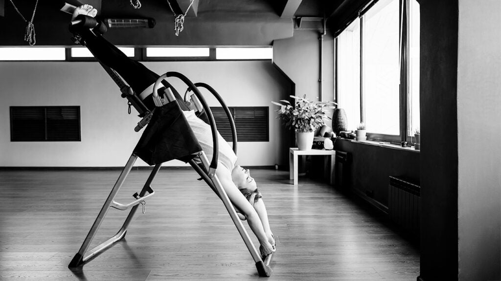 Hanging upside down Benefits, risks, and safety